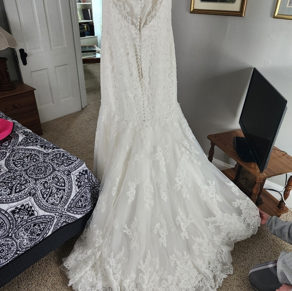 Wedding dress - Picture 4 of 4